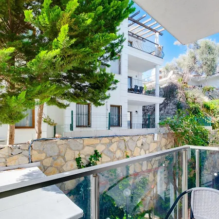 With Balcony Shared Pool Near Beach *