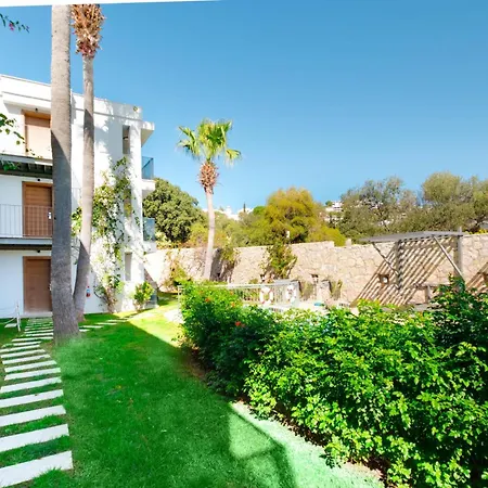 With Balcony Shared Pool Near Beach شقة *